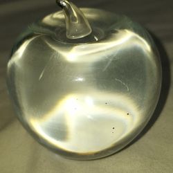 Vintage Clear Glass Apple Paperweight Made In Taiwan R.O.C. 2.5” Diameter L9V268