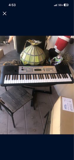 Yamaha YPT-255 portable electronic keyboard
