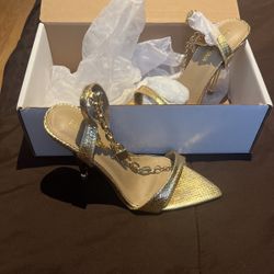 Fashion Nova Gold Heel Size 8