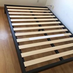 Full size solid platform bed frame ( local deliver )
