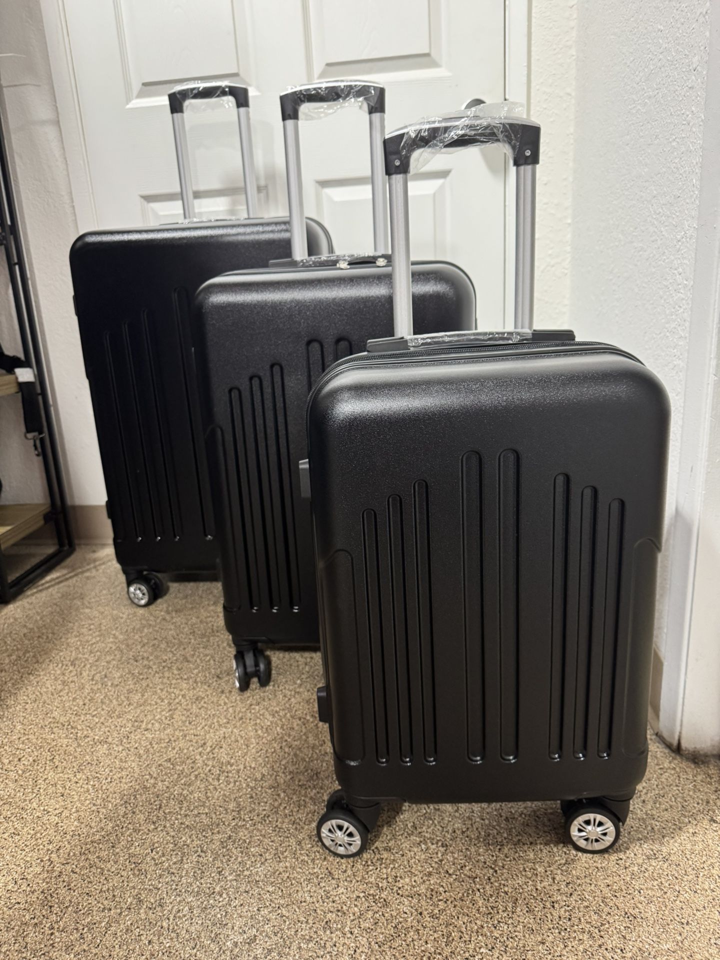 3 Pcs. Hard sided Luggage Set With Spinner Wheels