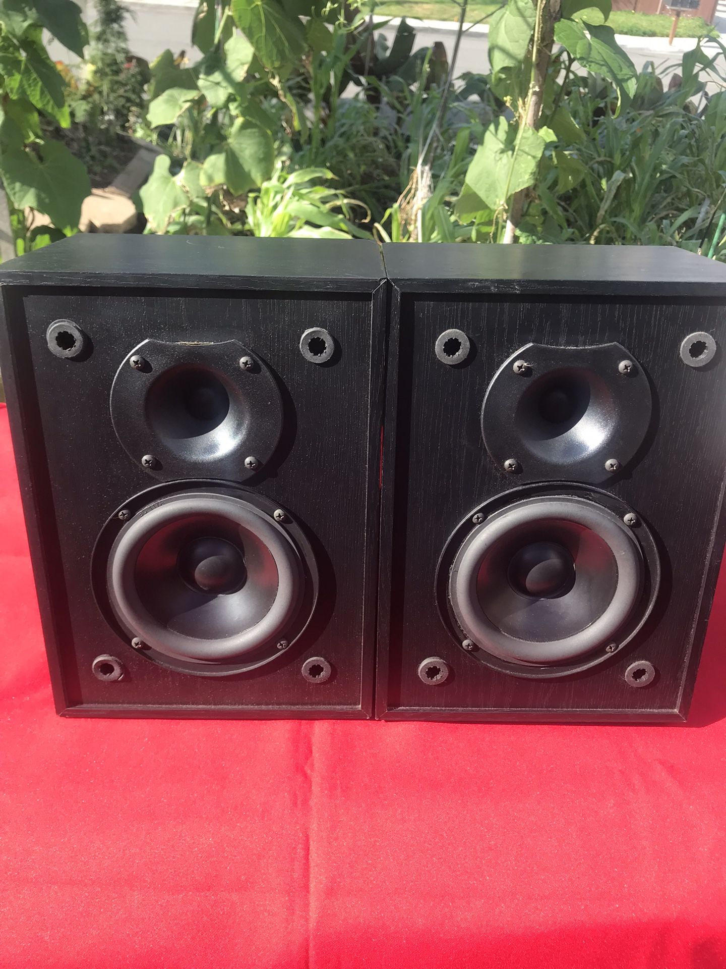 Klipsch KG . 5 Bookshelf Speakers for Sale in Santa Ana CA OfferUp