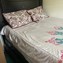 Queen Size Bed 