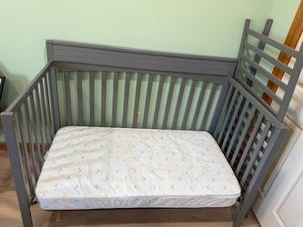 Gray Convertible Baby Crib with Mattress