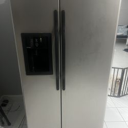 refrigerator hotpoint