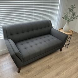 Mid-Century Modern Loveseat Sofa 🛋️.  FREE DELIVERY 🚚 