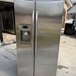 GE 36 INCHES REFRIGERATOR COOLING AND FREEZING PROPERLY 