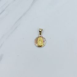 ❤️ Real 10k Gold Pendant  ❤️ Virgin Mary in multi-tone 10k gold ❤️ Tiny ❤️ Dije Virgen María Pequeñita 