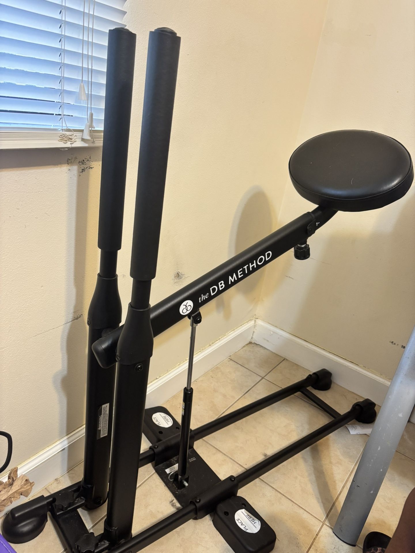 DB Method Squat Machine