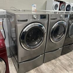 Kenmore elite Stainless Steel Frontload washer and dryer set electric Great Condition