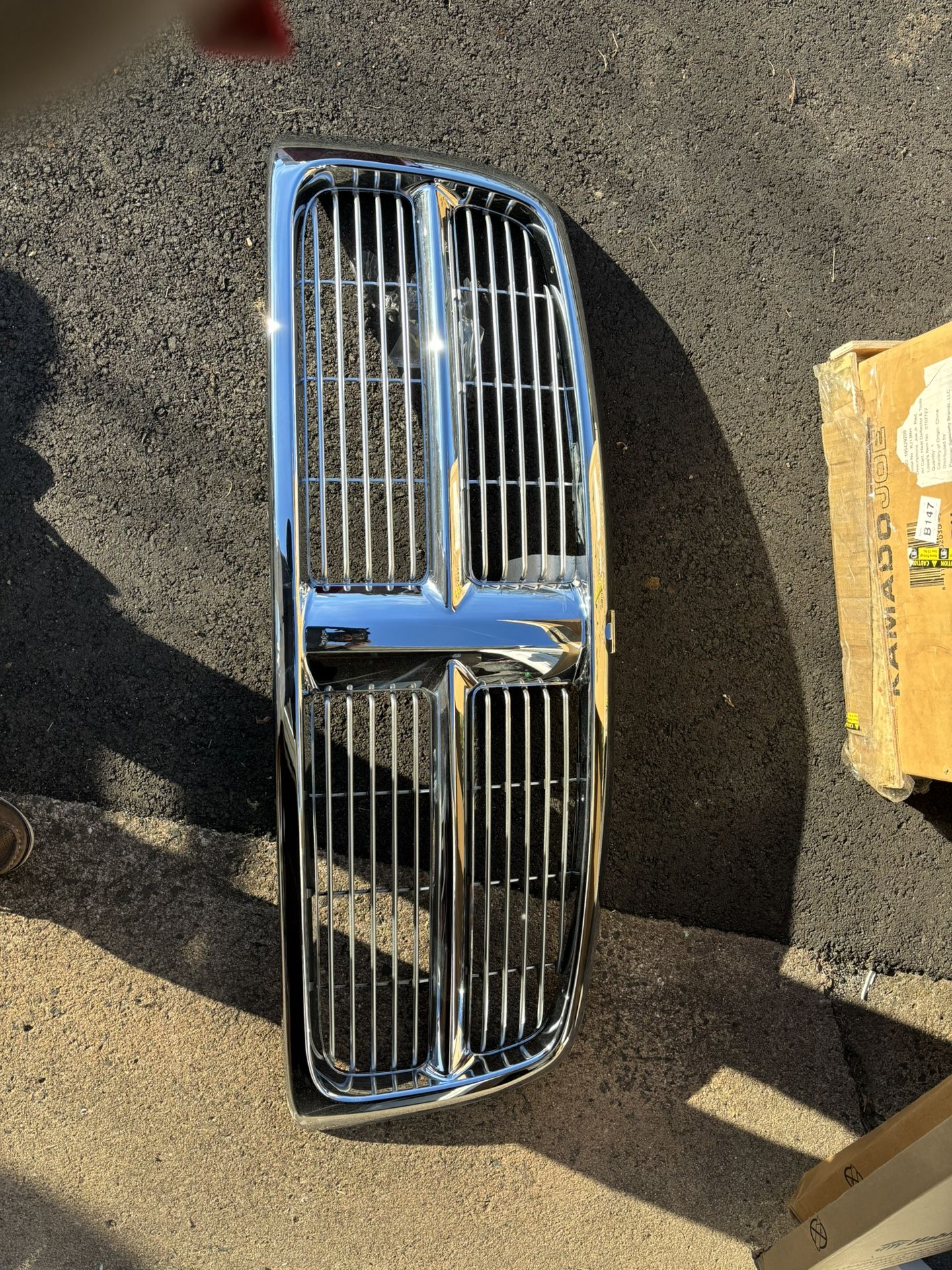 2002-2005 Dodge Ram 1500 Front Grill Chrome Finish 100$