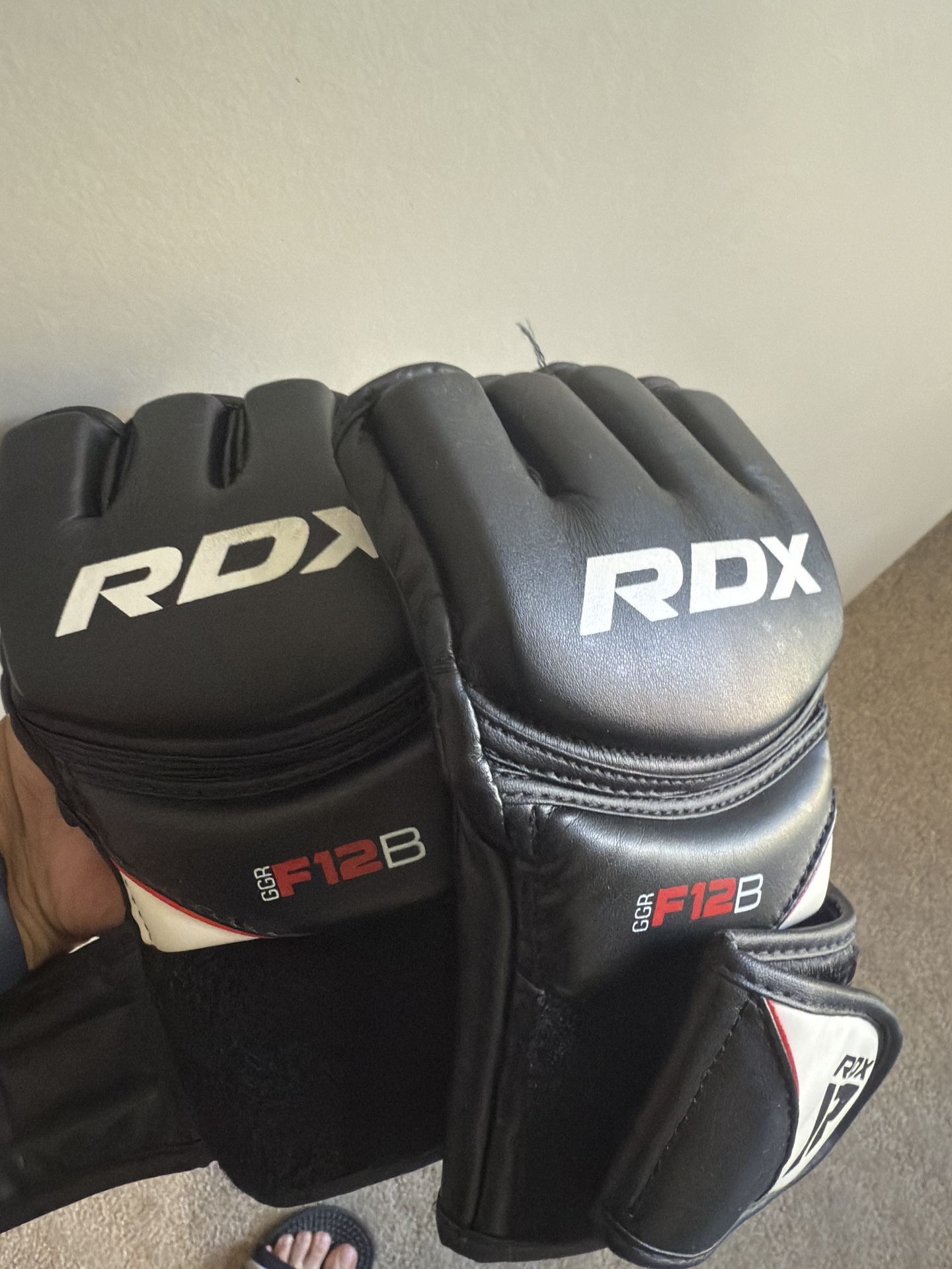 Boxing gloves / mma