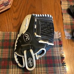 Rawlings 12.5” softball/baseball glove correctly broken in, adjustable wrist strap, Highlight Series Leather Shell with 2 baseball or softballs Catch 
