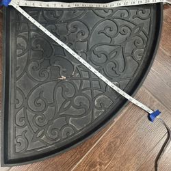 Corner rubber mat for shoes