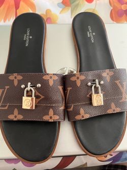 Louie Vuitton authentic sandals. Size 30