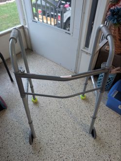 Guardian rolling walker