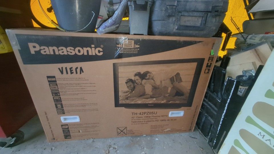 TVs
Panasonic TH-42PZ85U
42" VIERA 1080p plasma HDTV