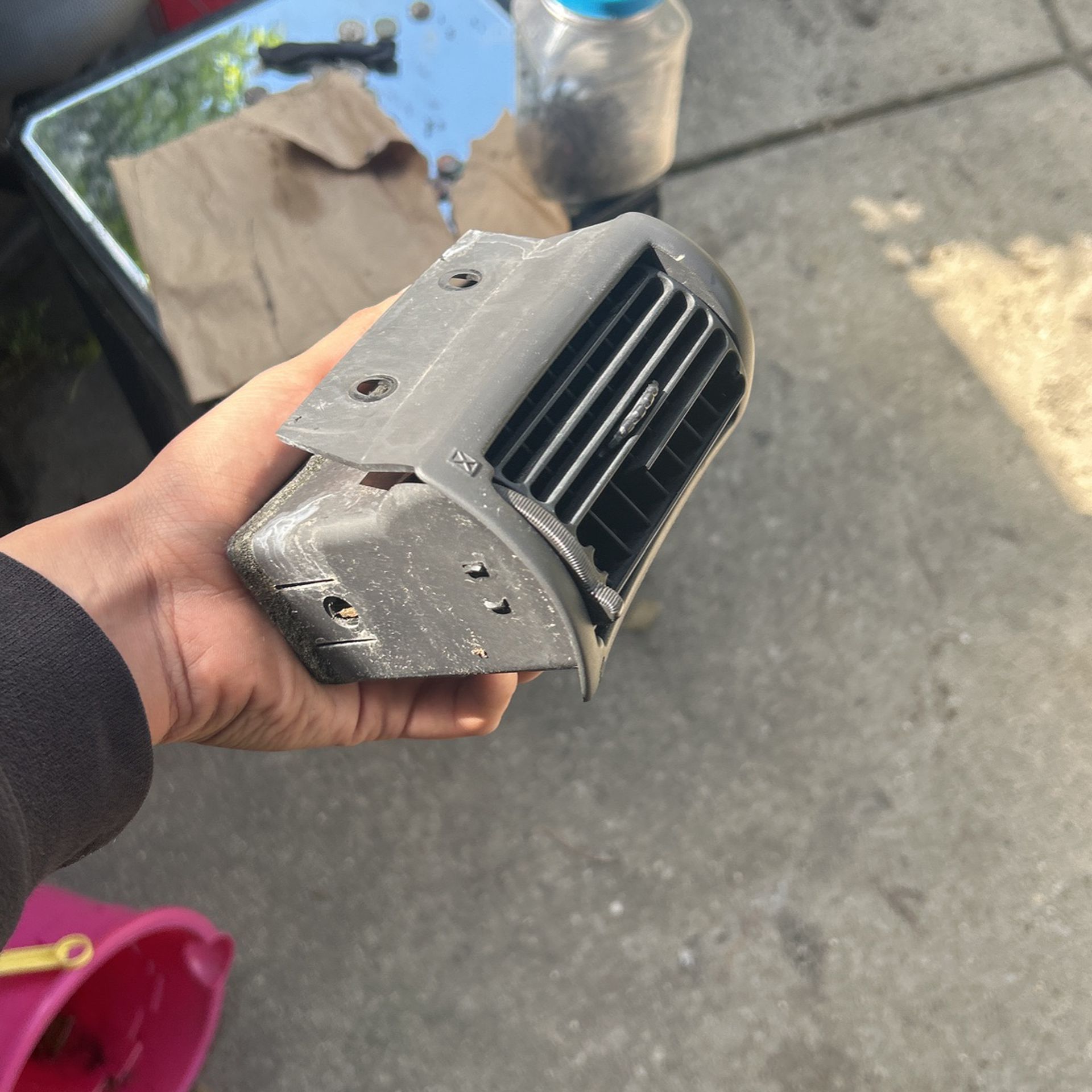 broken air vent 99-04 mustang 