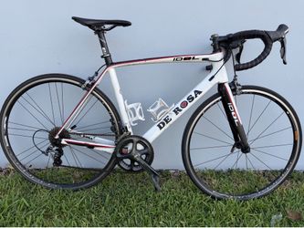 🚴🏻 De Rosa IDOL Carbon Road Bike – Size 54  Beautiful Italian-made carbon road bike in excellent condition. The De Rosa IDOL blends performance, com