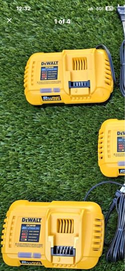 DeWalt DCB118 20V Fast Battery Charger