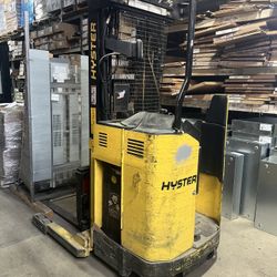 Hyster N30XMR2 Electric Standup Forklift