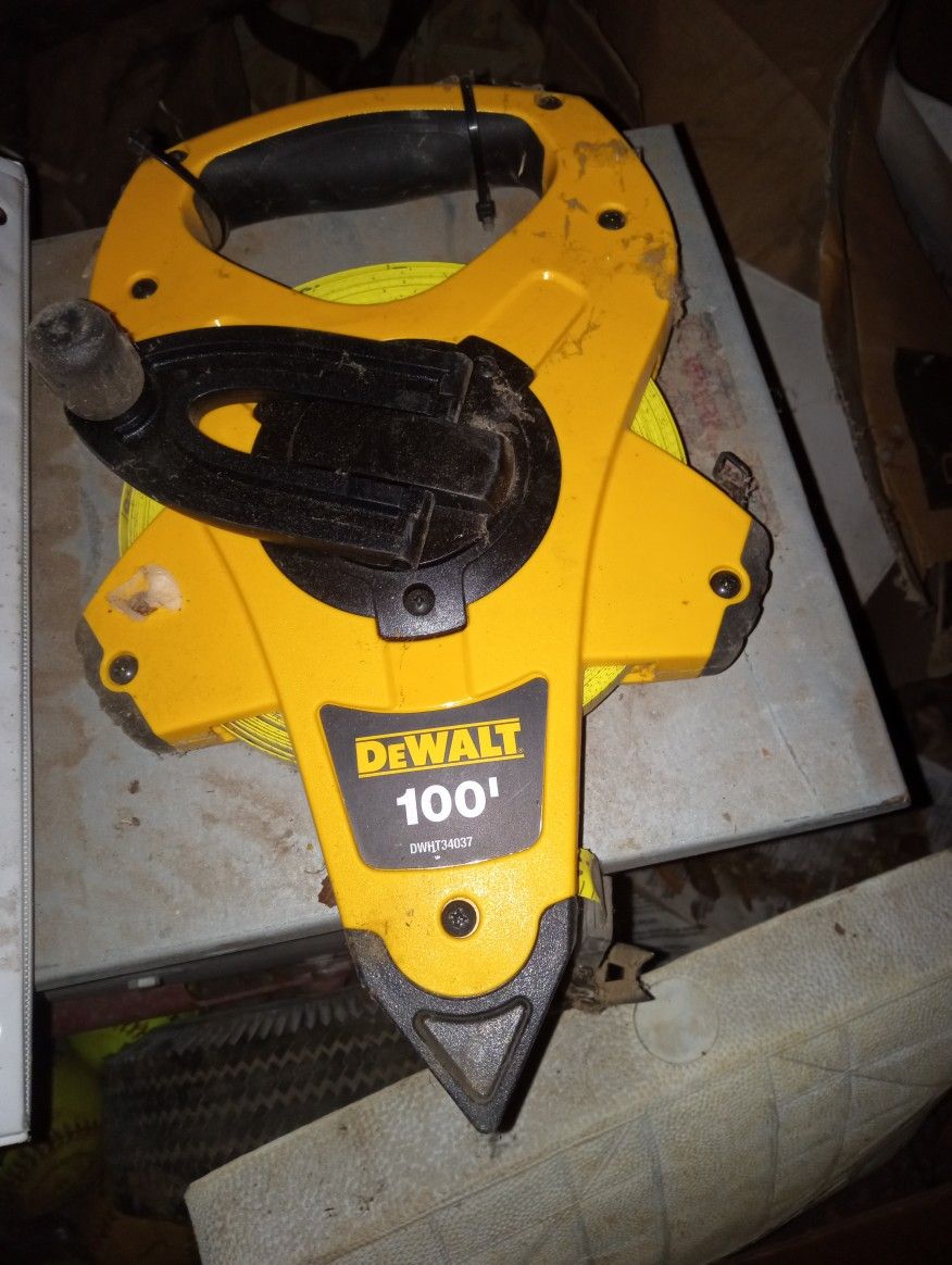 100 Ft DeWalt Measuring Tape 