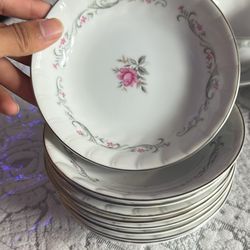 Fine China of Japan Royal Swirl pattern fruit bowl.