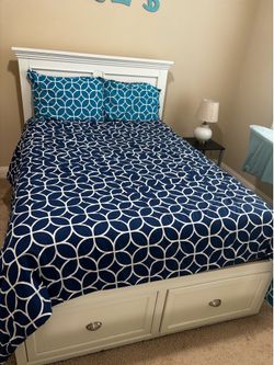 Full bed  set & Dresser