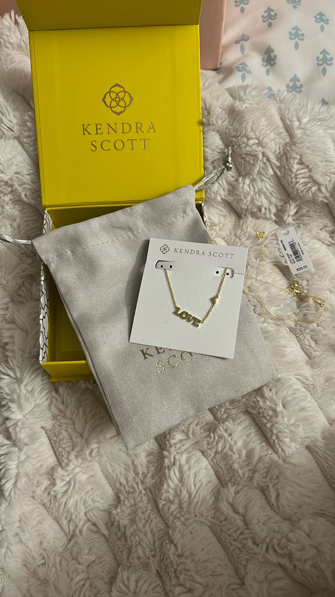 Kendra Scott Love Pendant Necklace in Gold