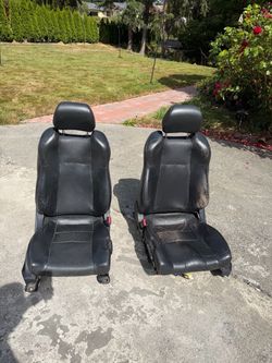 350z 2004 Pair of Black Leather Car Seats with Headrests