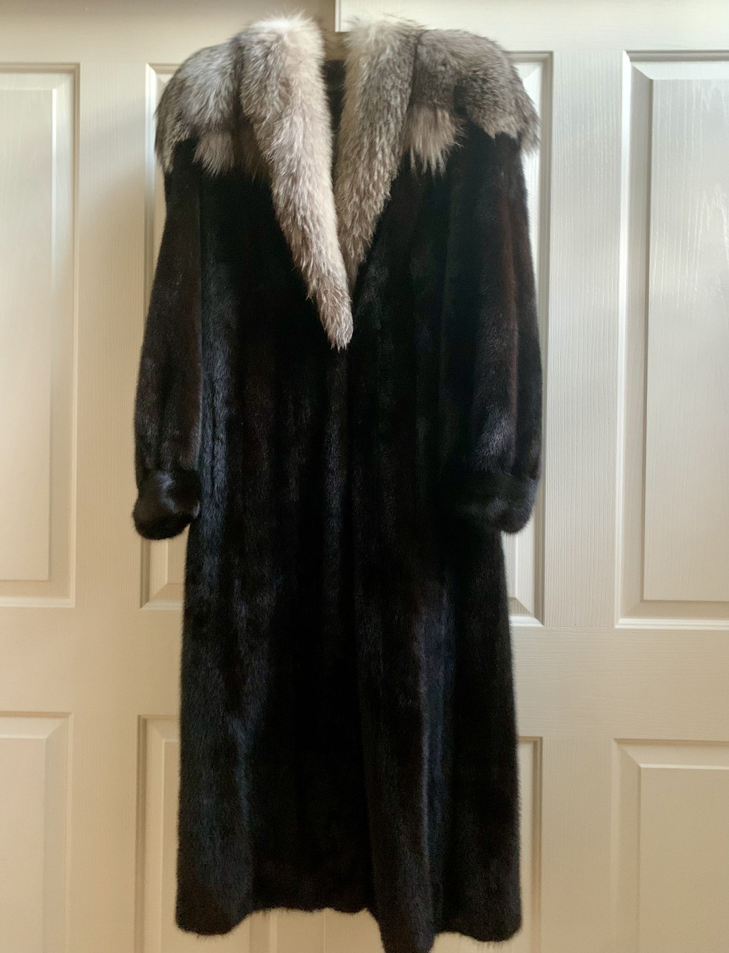 50” Long FINEST Real Canada Black Mahogany Ranch Female Mink Whole Pelts Fully Let Out & Silver Fox Fur Coat Size Sz M 6 8 10 ECU Like New