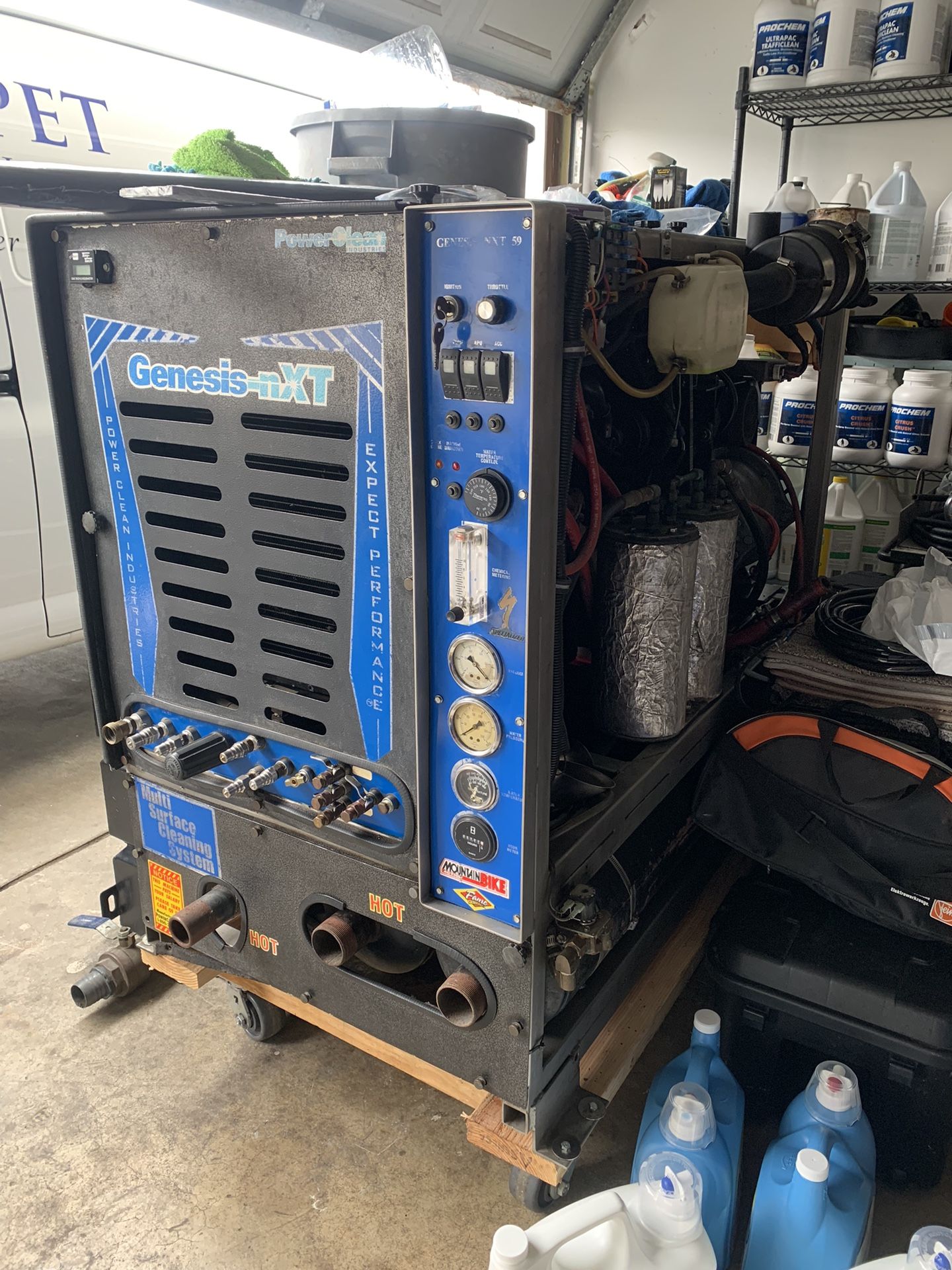 Genesis-nXT Carpet Cleaning Machine