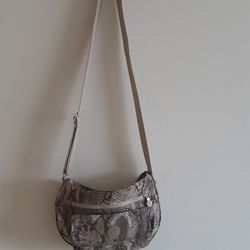 KIPPLING CROSSBODY IN GOOD CONDITION 