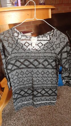 Eyelash Brand Lightweight Sweater Size Medium