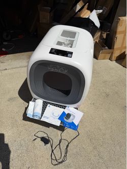 Good condition top of the line, smart automatic cat litter house. Normally $699.99 new