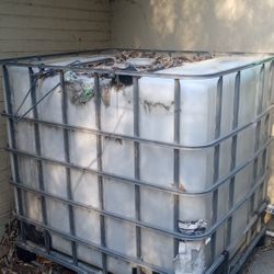 275 Gallon Water Tank 