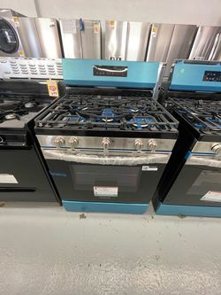 New Frigidaire 30 in Gas Range - Scratch and Dent