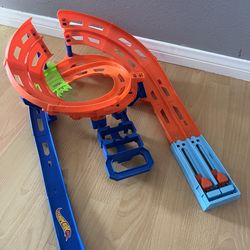 Hot wheels track set