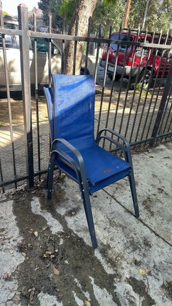 free lounge chairs blue