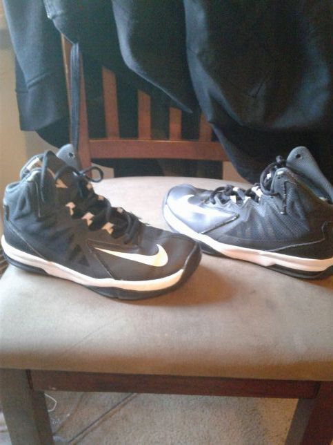 Nikes size 7