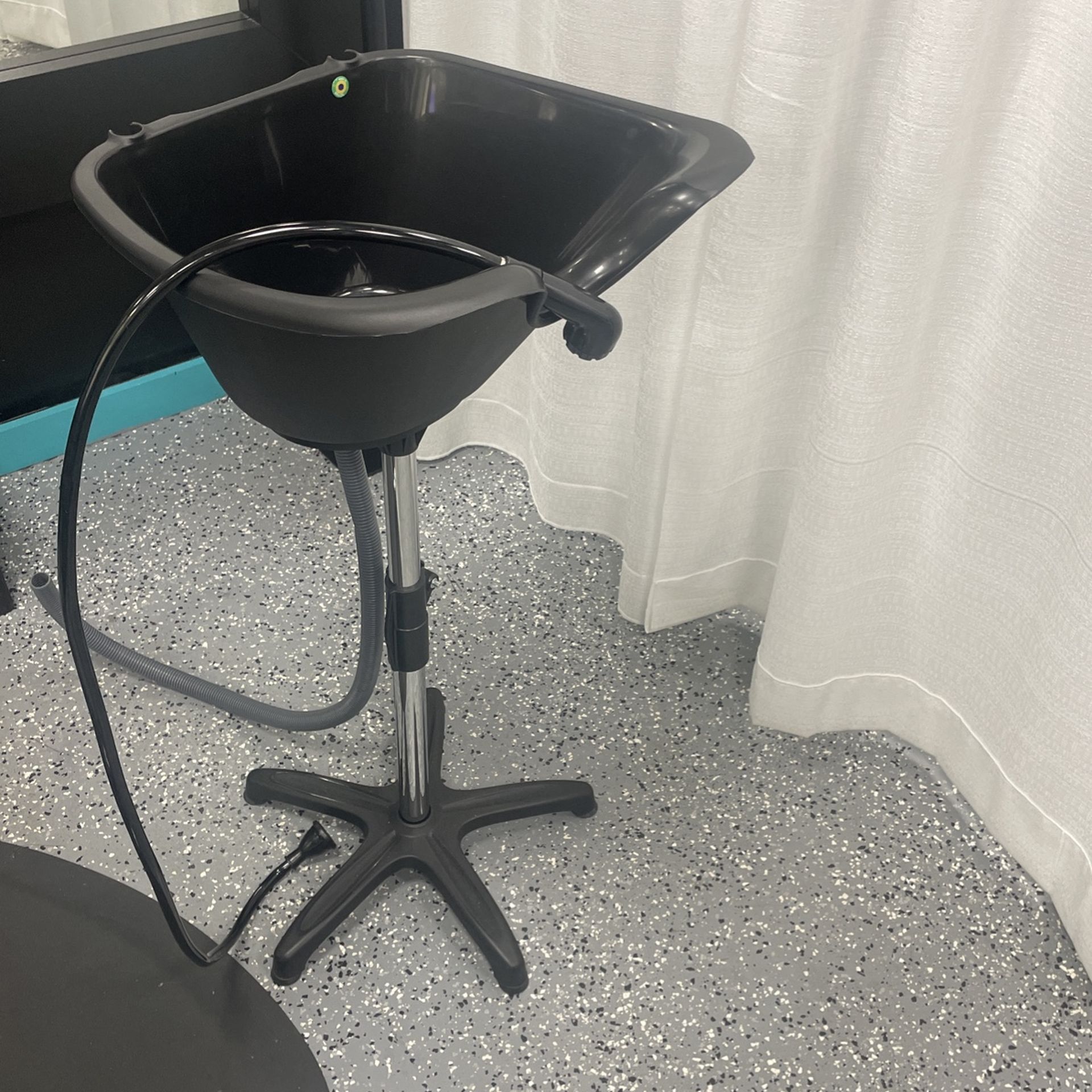 Portable Shampoo Bowl for Sale in Atlanta, GA OfferUp