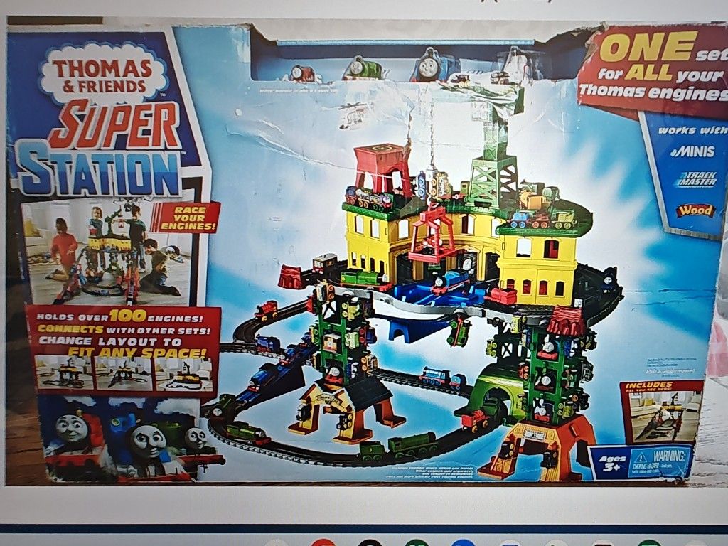 HUGE Fisher-Price Thomas and Friends SUPER STATION Playset
