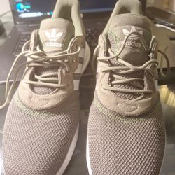 Adidas MENS Originals Size 9