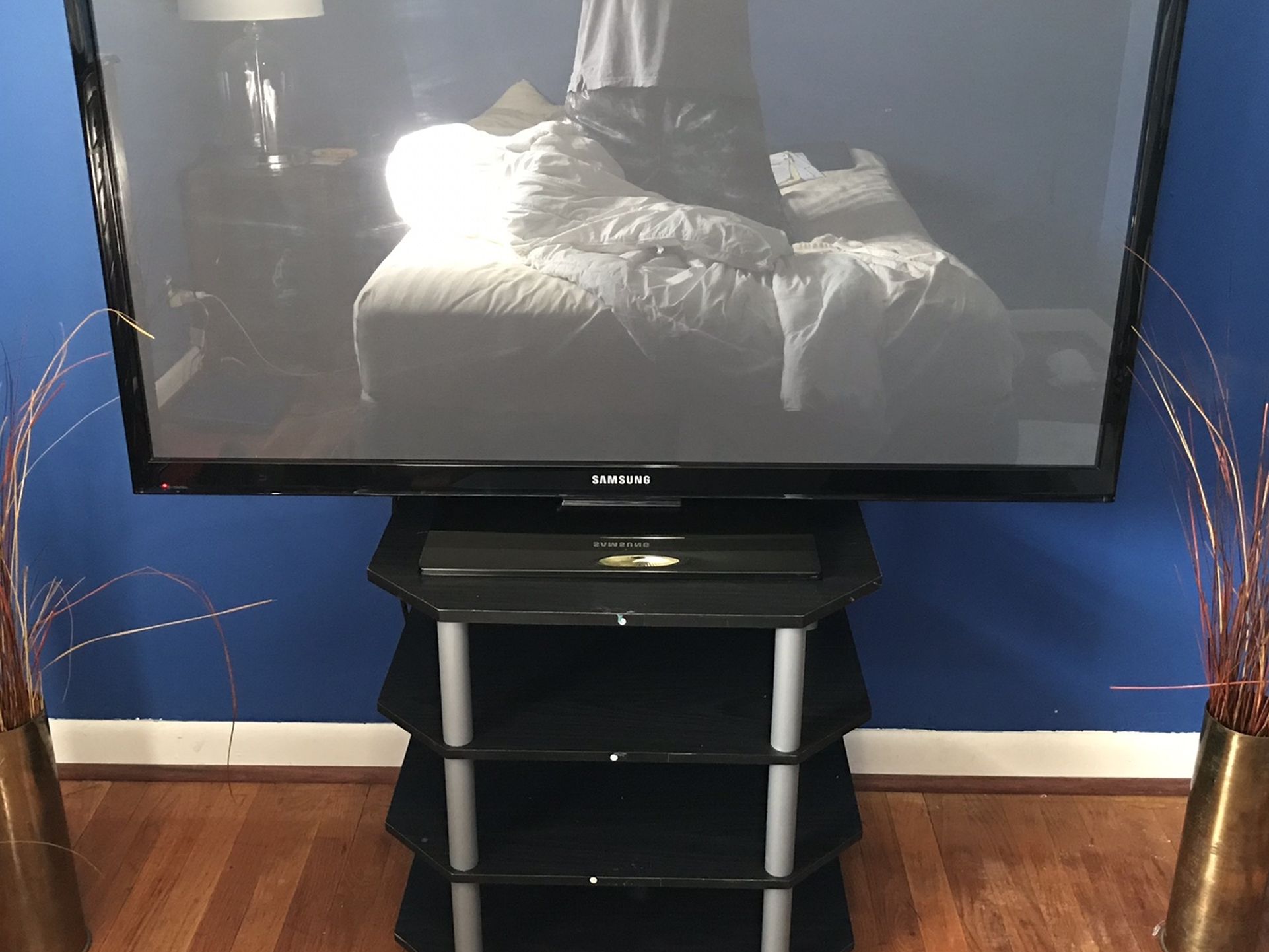 Samsung Flat Screen Television & ensemble