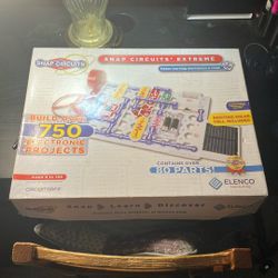 (NEGOTIABLE PRICE) Snap Circuits Extreme. Every Part In MINT condition!