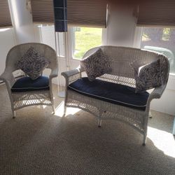 3 Pc  Sunroom Set Wicker Excellent Condition