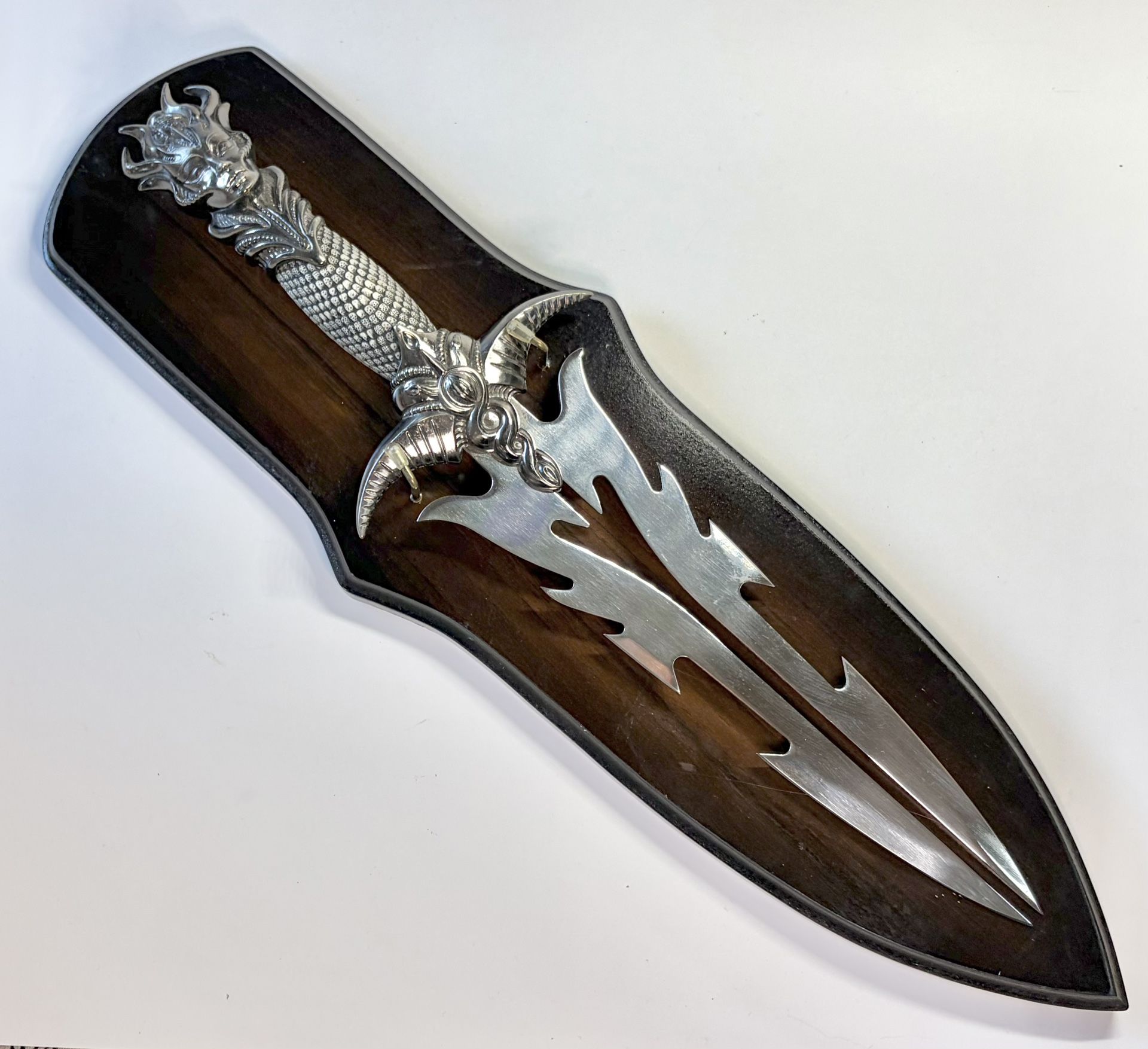 Isis Dagger by Kit Rae