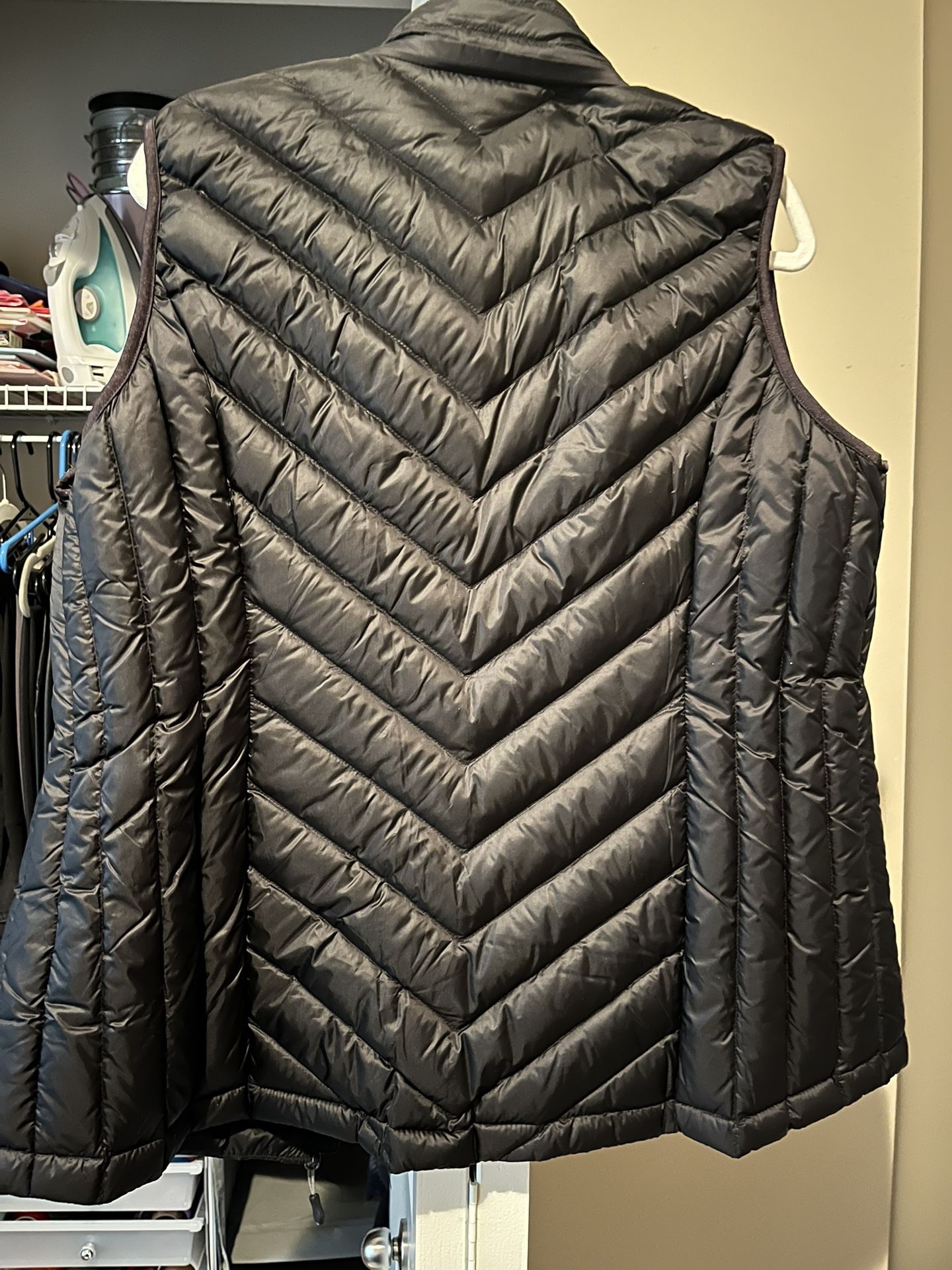 32 Degree Heat. Black Puffy Vest