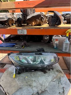 Honda CIVIC RIGHT USED OEM HEADLIGHT ( 2016-2018)