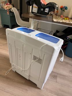 Portable washer with a spinner